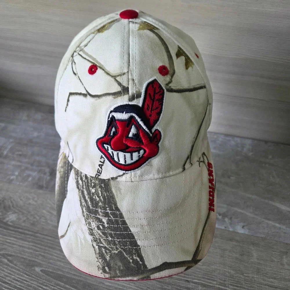 Fan Favorite Cleveland Indians Chief Wahoo Hat White Realtree Camo Cotton OS MLB